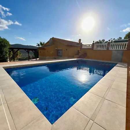 Βίλα In - Sleeps 4 - Pool - Parking *