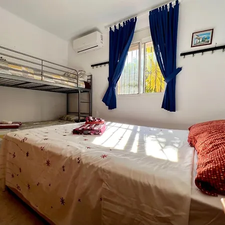Βίλα In - Sleeps 4 - Pool - Parking Alcaucín
